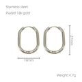 Detalle de pendientes ovalados de acero inoxidable bañados en oro 18k con medidas - Color Acero