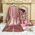 Conjunto de pijama de dos piezas en satén rosa con bata floral y camisón - S / Cereza Rosa
