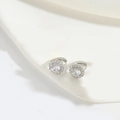 Elegantes aretes halo de plata con una gran piedra de circonita cúbica redonda - Circonia Redonda Pequeña / Plateado