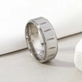 Anello in acciaio al titanio da 8mm con finitura spazzolata e strisce orizzontali uomo e donna - Strisce spazzolate / Argento
