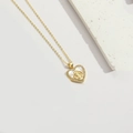 Collana placcata oro 14K con pendente a cuore in madreperla e icona religiosa lucida - Vergine Maria