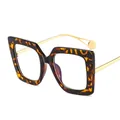 Fashionable oversized square sunglasses with tortoiseshell frame and slim gold metal temples - Leopard Frame Transparent Lenses