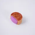 Dunkelkaramell-PVC-Mondkuchen-Modell mit lila Füllung, Größe 3,5x3,7x2cm, Gewicht 19g - Lila Süßkartoffelfüllung (Wort: Mid-Autumn)