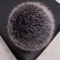 Pompon rond en fourrure de renard naturelle grise et noire pour chapeaux et sacs - Style Bouton Pression 14CM / Gris avec Pointes Blanches