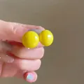 Detalle de pendientes de botón esmaltados esféricos amarillos con aguja de plata 925 - Botón Amarillo Caramelo (4#银针-黄色-糖果)