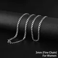 Slanke 3mm zilveren Cubaanse ketting voor dames gepresenteerd op zwarte displaycilinder - Dunne Ketting / Geschikt voor Vrouwen / 60cm Lengte 3mm Breedte
