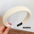 Gestricktes, wattiertes Stirnband in Cremeweiß mit Wellenstruktur, Größe 13 cm - Weiß