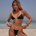 Conjunto bikini tricolor en negro, amarillo y verde con elegantes detalles de perlas - S / Negro Color Block
