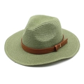 Détail du chapeau de paille vert sauge avec ruban en cuir et rivets dorés - M (56-58cm) / Vert Militaire