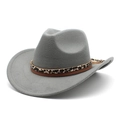 Détail du chapeau de cowboy en feutre gris avec ruban léopard et bordure en cuir brun - M (56-58cm) / Gris