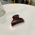 Detail of dark brown tortoiseshell hair claw clip with heart shape on a white surface - Approx 6.8cm / Matte Red Brown