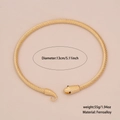 Goldenes schlangenförmiges Halsband aus Ferrolegierung mit gedrehter Textur und Schlangenkopf - 1# Halsreif