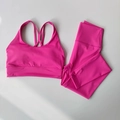 Flach liegendes rosa Yoga-Set mit Überkreuz-Sport-BH und High-Waist-Leggings - S / Rosarot