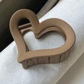 Pinza para el pelo con forma de corazón en color marrón mate efecto escarchado - Aprox. 6,5 cm / Corazón Café