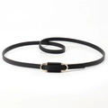 Sottile cintura in pelle nera da donna con elegante fibbia a doppio anello dorato - Nero