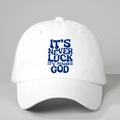 Weiße Baseballkappe mit dem Aufdruck IT'S NEVER LUCK IT'S ALWAYS GOD Slogan - Einheitsgröße / Weiß mit blauem Logo