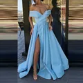 Elegantes hellblaues schulterfreies Satin-Abendkleid mit Lagen-Ausschnitt und Beinschlitz - Hellblau