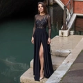 Elegante abito da sera nero con maniche in rete, pizzo e spacco laterale alto - US size 2 (S) / Nero