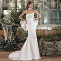 Abito da sposa a sirena in raso senza spalline con grande fiocco posteriore e strascico - S (US size 2) / Avorio