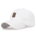 Witte ademende mesh baseballpet met sneldrogende stof en bruine lederen patch - Wit