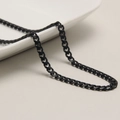 Collier chaîne cubaine en acier inoxydable plaqué noir style hip-hop sur une assiette blanche - Noir 3,5 mm de large 45 cm de long
