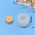 Gänseblümchen Silikonform für DIY Aroma Steine mit Maßen 5.2cm auf blauem Hintergrund - Klein Gänseblümchen