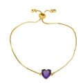 Dettaglio del bracciale a catena box regolabile con grande zircone viola a cuore - Viola