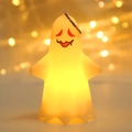 Decorazione fantasma luminosa di Halloween con luce LED calda e pratico anello per appendere - Stile B-Occhiolino