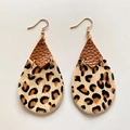 Boucles d'oreilles goutte en cuir véritable imprimé léopard avec crochets dorés vintage - Style d'Épissage Larme Léopard Marron (25)