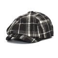 Detalle de una gorra de lana con estampado de cuadros blancos y negros de estilo retro - M (56-58cm) / Negro