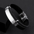 Détail d'un bracelet en cuir tressé noir avec une plaque en acier inoxydable poli - KZ19-Cuir-Argent