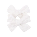 Detalle de horquillas de mariposa de encaje blanco con delicados bordados florales suaves - Bordado de Ojal de Encaje Blanco(1)