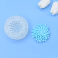 Makroaufnahme einer 3D-Blüten-Silikonform mit Chrysanthemen-Struktur für DIY-Handwerksprojekte - Großer Chrysanthemen-Stil (98#)