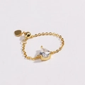 Dettaglio anello regolabile placcato oro 18k con zircone a goccia stile smeraldo - Regolabile a Scomparsa