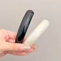 Minimalist curved spring hair clips in glossy black and white mother-of-pearl texture - Glossy Black + Mermaid White