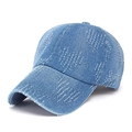 Berretto da baseball in denim vintage lavato azzurro con dettagli strappati a cuore - Blu