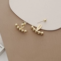 Minimalistische goldene Kugelohrringe mit gebogenem Fünf-Kugel-Design für Damen - 925 Sterling Silber Stift Ohrstecker