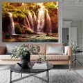 Tapisserie de forêt et cascade suspendue au-dessus d'un canapé beige dans un salon - 150x130cm / Paysage de Cascade Ensoleillée