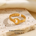Minimalistischer goldener Mond und Stern Ring aus Edelstahl mit 1,7 cm Innendurchmesser - Mond Rund Schlicht Stil (008)