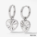 Boucles d'oreilles créoles coeur en argent poli avec texture radiale et zircon, PDE1354 - Style de Coeur de Zircone Blanche Argentée(PDE1354)
