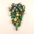 Ghirlanda di Natale con aghi di pino in PVC, palline dorate e nastro di Babbo Natale - Senza Luce