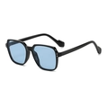 Gafas de sol cuadradas negras modernas con lentes azul claro y remaches plateados - Montura negra con lente azul