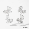 Silberne Schleifen-Blumen-Ohrringe mit gebürstetem Metallfinish und Zirkonia-Steinen - Silberner Stil (D2696)