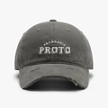 Berretto da baseball grigio scuro lavato con ricamo bianco e dettagli effetto strappato - grigio scuro