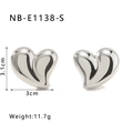 Détail de boucles d'oreilles cœur plaquées or 18K avec dimensions de 3,1 cm sur 3 cm - Or 18K / Style de Coeur d'Argent(NB-E1138-S)