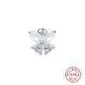 Macro-opname van vlinder oorsteker in sterling zilver met kristal en 925 certificaat - Enkel Witgoud - Wit Zirconia