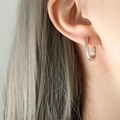 Boucles d'oreilles créoles en U en acier titane argenté avec incrustation perle blanche - Acier Blanc Perle