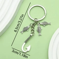 Silberner Schlüsselanhänger mit Angelhaken und drei kleinen Fischen, Gesamtlänge 8,3 cm - Angelhaken