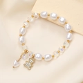 Elegant beaded bracelet with white pearls and a sparkling gold bear charm - Bear Pearl Crystal Style (K3394)