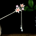 Traditioneller chinesischer Haarstab mit rosa Blumen, goldenen Quasten und Perlen - Rosa-Weiße Blume Künstliche Perle Quaste (0317)